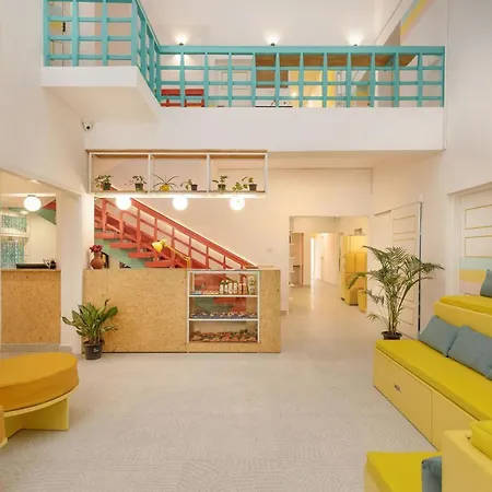 Locul Midtown-Indiranagar Hostel